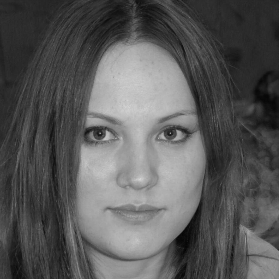 Astrid Nordahl reviewing cryptographic security protocols with students